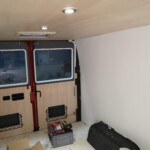 4mm Sperrholwände werden für mehr Festigkeit (und weil schön) tapeziert