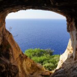 Höhle bei der Ekklisia Odigitria